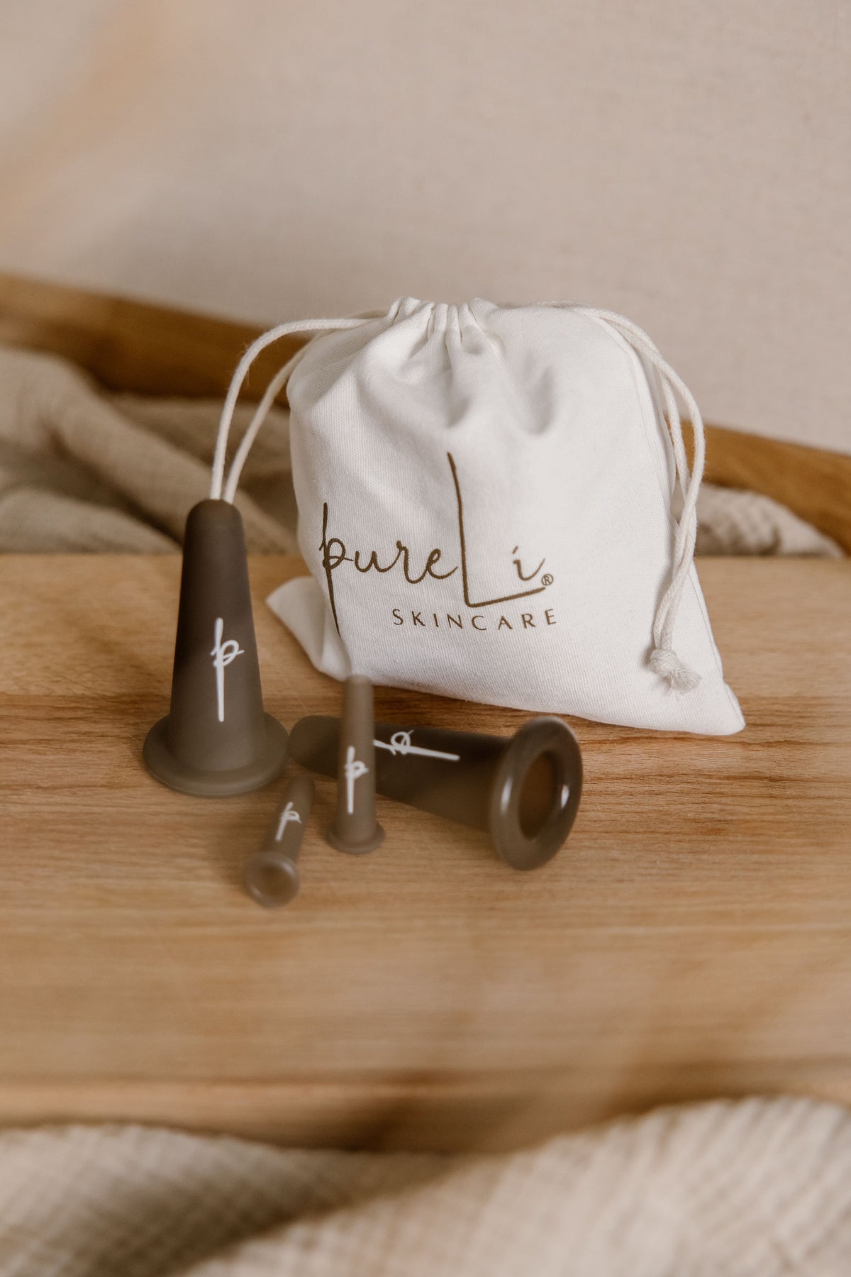 face cupping, huidspecialist elisa, gezichtscupping, facial cupping, natuurlijke huidverzorging, huidverbetering, huidtips, skincare routine, skincare tips.